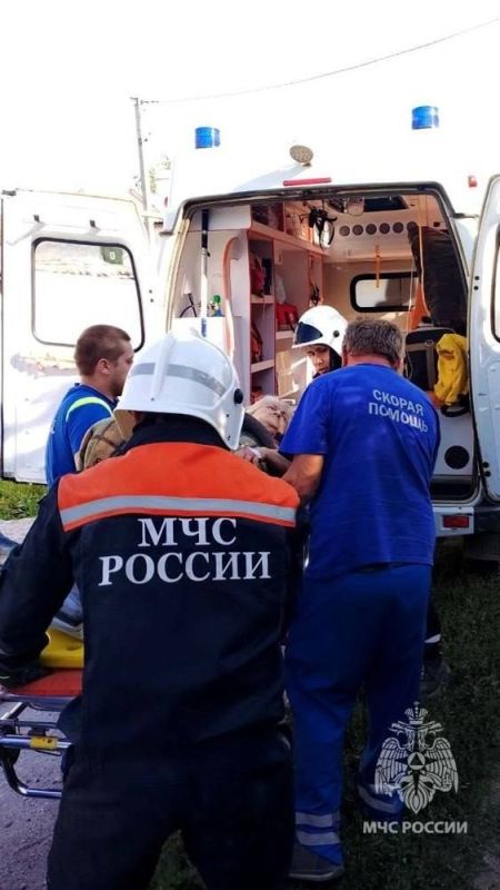 Мариуполе сотрудники МЧС России оказали помощь 82-летней женщине Мариуполе сотрудники МЧС России оказали помощь 82-летней женщине