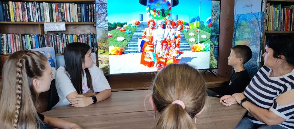 Ежегодно 25 июня отмечается День дружбы и единения славян Ежегодно 25 июня отмечается День дружбы и единения славян