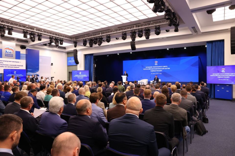 Артём Туров: Под председательством Дмитрия Медведева состоялось заседание Генерального совета Партии "Единая Россия" Артём Туров: Под председательством Дмитрия Медведева состоялось заседание Генерального совета Партии "Единая Россия"