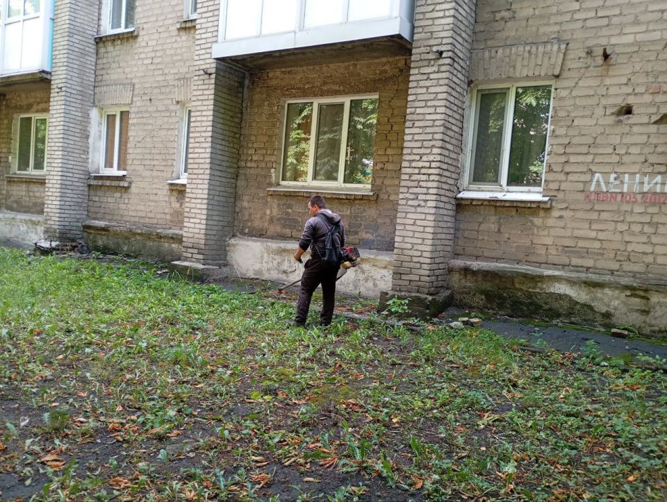 На территории городского округа Дебальцево продолжаются работы по покосу сорных и карантинных трав На территории городского округа Дебальцево продолжаются работы по покосу сорных и карантинных трав