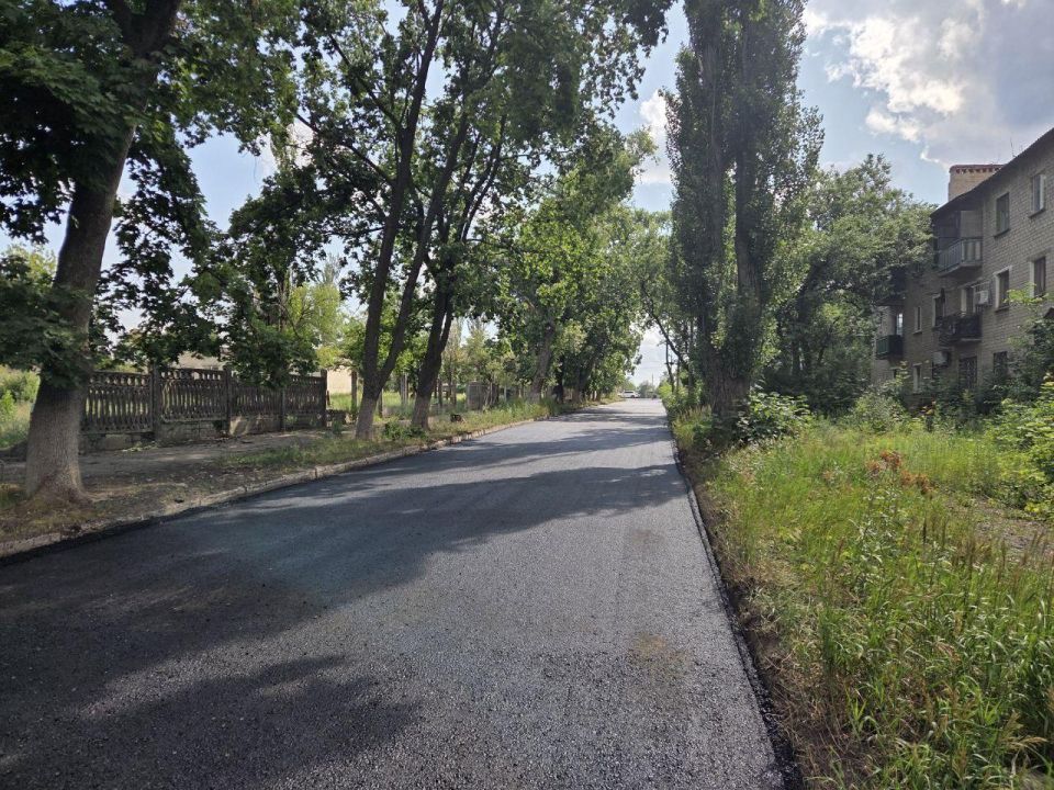 Нижегородские подрядчики отремонтировали дорогу в переулке Егорова в Харцызске Нижегородские подрядчики отремонтировали дорогу в переулке Егорова в Харцызске