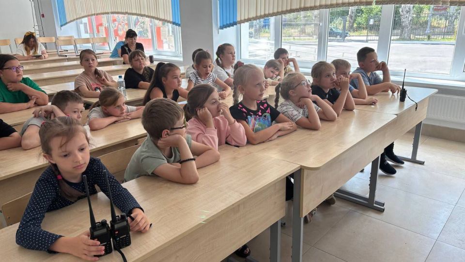 Добровольцы Мариупольского ССО ВСКС ПГТУ провели тренировку по радиообмену для пришкольного лагеря в ГБОУ «СШ№7 г.о.Мариуполь» Добровольцы Мариупольского ССО ВСКС ПГТУ провели тренировку по радиообмену для пришкольного лагеря в ГБОУ «СШ№7 г.о.Мариуполь»