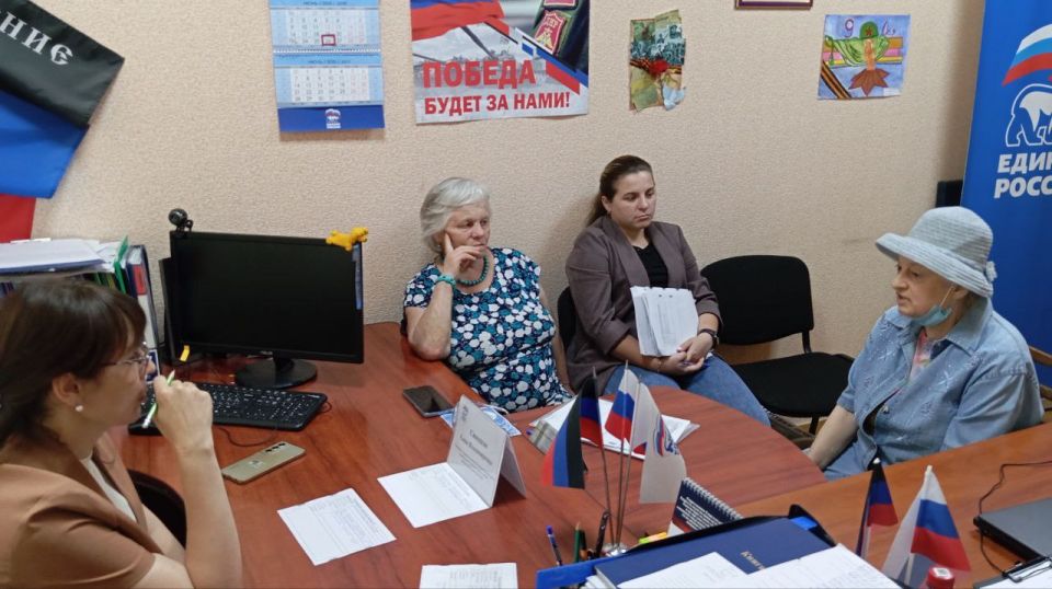 Василий Ткачук: Сегодня, 26 июня, провела приём граждан в общественной приёмной Всероссийской политической партии «Единая Россия» Калининского внутригородского района города Донецка Василий Ткачук: Сегодня, 26 июня, провела приём граждан в общественной приёмной Всероссийской политической партии «Единая Россия» Калининского внутригородского района города Донецка