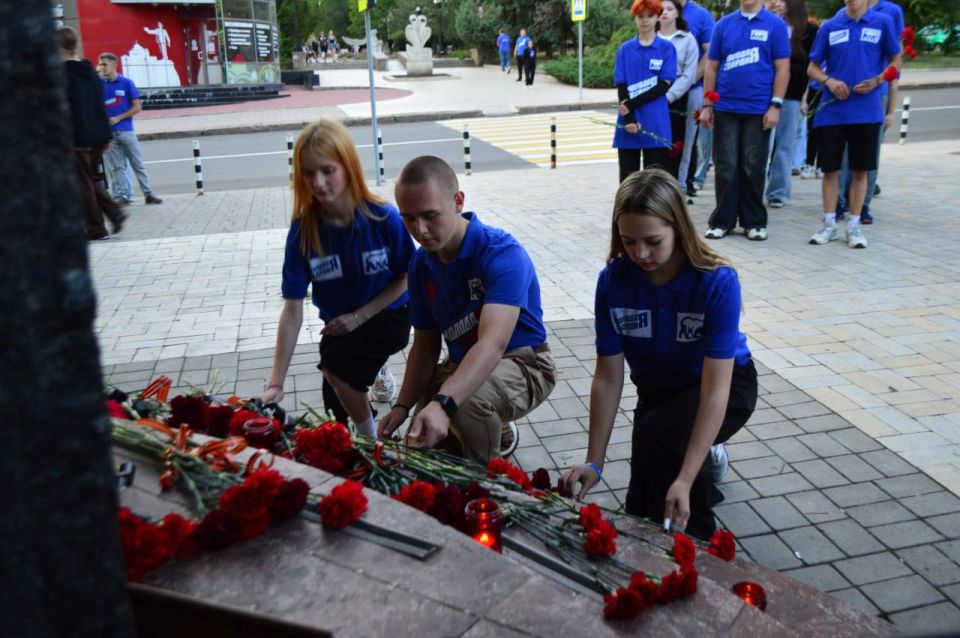 «Он для нас был и остается настоящим примером»: В Донецке возложили цветы к месту гибели Александра Захарченко «Он для нас был и остается настоящим примером»: В Донецке возложили цветы к месту гибели Александра Захарченко