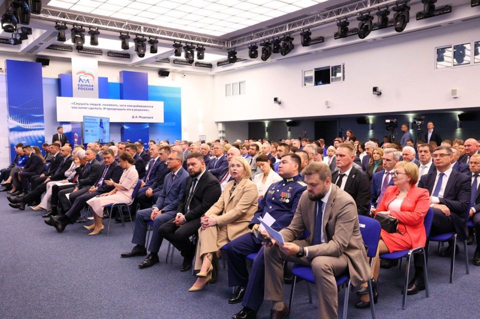 Артём Туров: Под председательством Дмитрия Медведева состоялось заседание Генерального совета Партии "Единая Россия" Артём Туров: Под председательством Дмитрия Медведева состоялось заседание Генерального совета Партии "Единая Россия"
