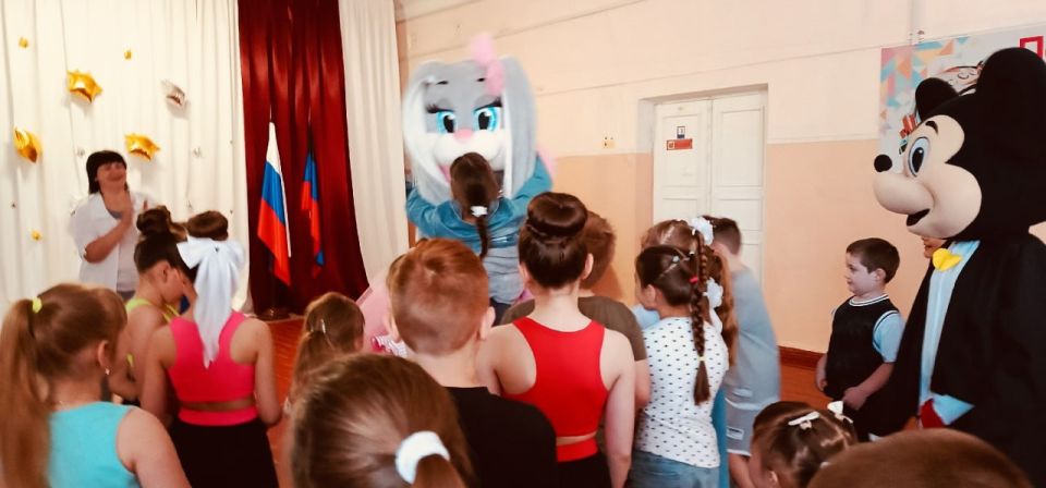 В ГБОУ «Мироновская школа № 10 г.о. Дебальцево» по партийному проекту "Новая школа" открылся летний пришкольный лагерь «Дружба» В ГБОУ «Мироновская школа № 10 г.о. Дебальцево» по партийному проекту "Новая школа" открылся летний пришкольный лагерь «Дружба»