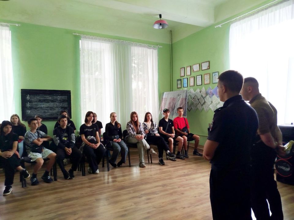В рамках общероссийской акции Время НЕзависимых, приуроченной к Международному дню борьбы с наркотиками, сотрудники отделения по контролю за оборотом наркотиков ОМВД "Торезский" провели профилактическую беседу для активистов... В рамках общероссийской акции Время НЕзависимых, приуроченной к Международному дню борьбы с наркотиками, сотрудники отделения по контролю за оборотом наркотиков ОМВД "Торезский" провели профилактическую беседу для активистов...