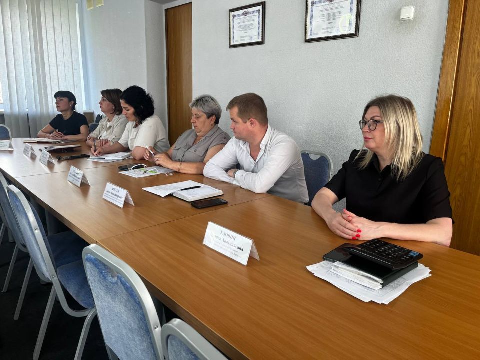 Виктория Жукова: Провела еженедельное аппаратное совещание с руководителями ведомств, а также представителями силовых структур Виктория Жукова: Провела еженедельное аппаратное совещание с руководителями ведомств, а также представителями силовых структур