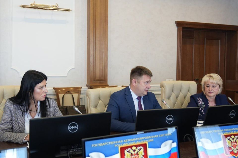 В течение двух дней начальники управлений Судебного департамента из ДНР, ЛНР и Запорожской области детально обсудили рабочие вопросы и во взаимодействии с коллегами из центрального аппарата подготовили дорожные карты... В течение двух дней начальники управлений Судебного департамента из ДНР, ЛНР и Запорожской области детально обсудили рабочие вопросы и во взаимодействии с коллегами из центрального аппарата подготовили дорожные карты...