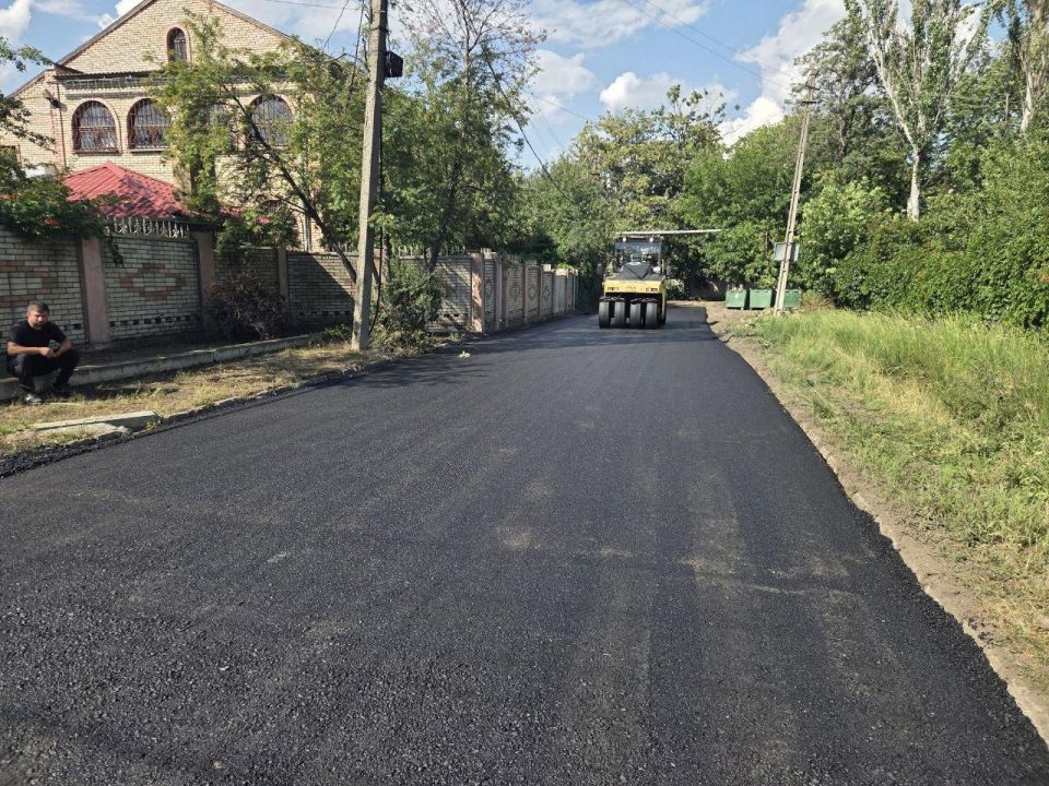 Нижегородские подрядчики отремонтировали дорогу в переулке Егорова в Харцызске Нижегородские подрядчики отремонтировали дорогу в переулке Егорова в Харцызске