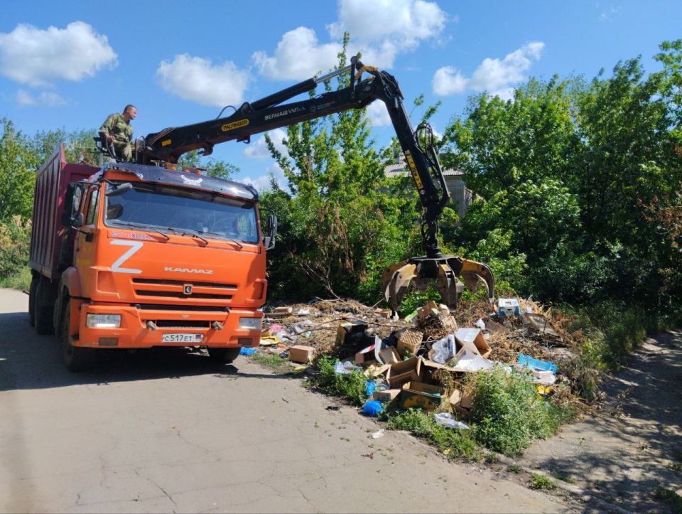 В Кировском внутригородском районе продолжаются работы по санитарному содержанию территории В Кировском внутригородском районе продолжаются работы по санитарному содержанию территории