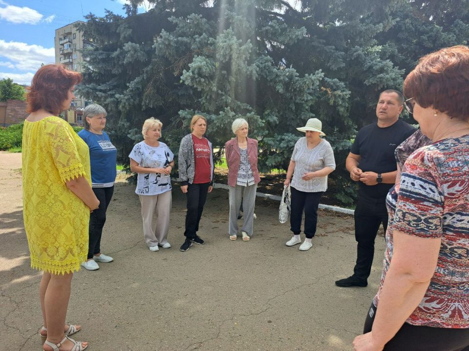 Сергей Желновач: 27 июня 2025 года, заместитель главы администрации городского округа Дебальцево Валерий Бессараб, провёл встречу с гражданами в городе Светлодарск Сергей Желновач: 27 июня 2025 года, заместитель главы администрации городского округа Дебальцево Валерий Бессараб, провёл встречу с гражданами в городе Светлодарск