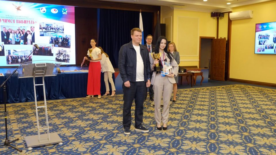 Кульминацией события стала торжественная церемония награждения, в которой принял участие Глава ДНР Денис Пушилин Кульминацией события стала торжественная церемония награждения, в которой принял участие Глава ДНР Денис Пушилин