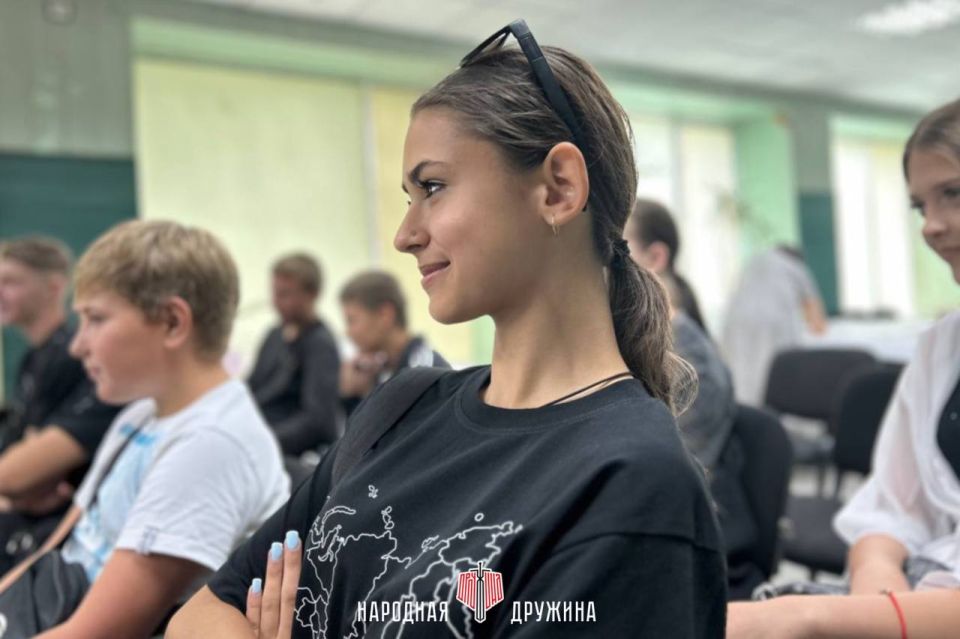 Вместе к новым вершинам!. Команда Народной Дружины Мангушского муниципального округа провела важную и продуктивную встречу с активистами Вместе к новым вершинам!. Команда Народной Дружины Мангушского муниципального округа провела важную и продуктивную встречу с активистами