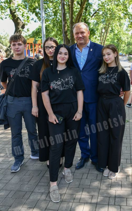 Алексей Кулемзин: Поздравил молодежь Донецка с наступающим праздником Алексей Кулемзин: Поздравил молодежь Донецка с наступающим праздником