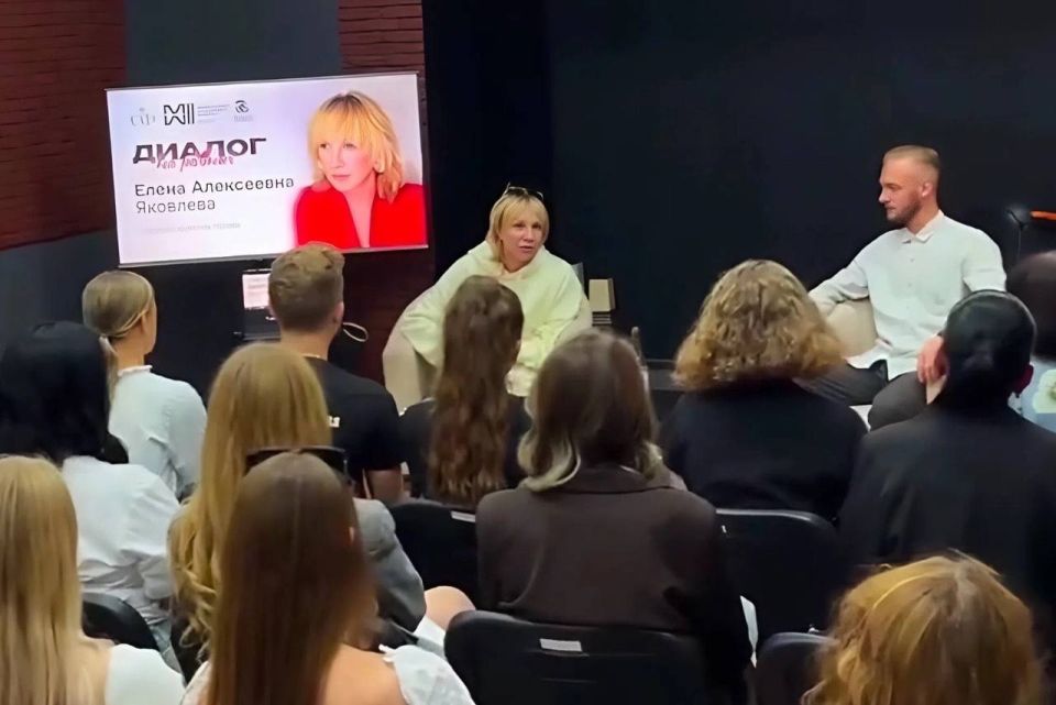ДНР побывала народная артистка России Елена Яковлева ДНР побывала народная артистка России Елена Яковлева