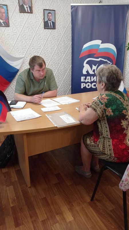 Сегодня, 27 июня, в рамках Всероссийского дня оказания бесплатной юридической помощи населению, в общественной приемной ВПП "Единая Россия" провел прием жителей адвокат Романченко Дмитрий Васильевич Сегодня, 27 июня, в рамках Всероссийского дня оказания бесплатной юридической помощи населению, в общественной приемной ВПП "Единая Россия" провел прием жителей адвокат Романченко Дмитрий Васильевич