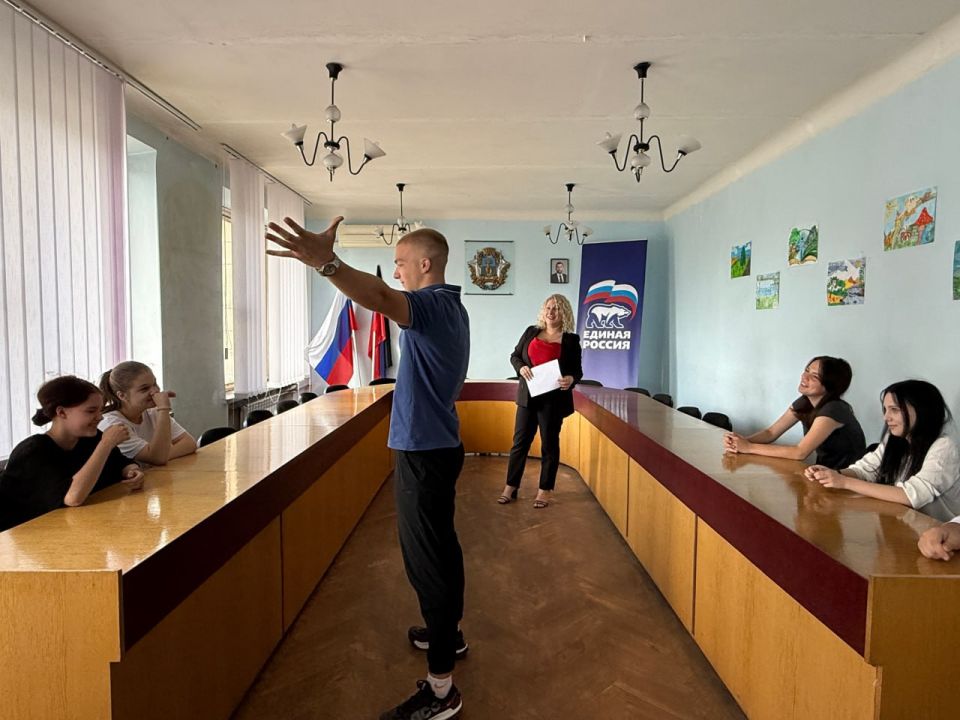 "Без слов, но с эмоциями!" – как в Куйбышевском районе играли в "Крокодил" "Без слов, но с эмоциями!" – как в Куйбышевском районе играли в "Крокодил"
