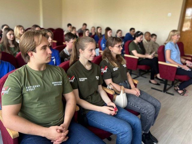 Дмитрий Шевченко: Молодым за труд у нас почет Дмитрий Шевченко: Молодым за труд у нас почет