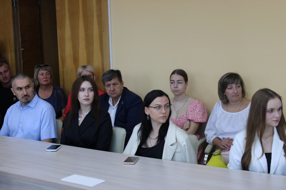 Иван Приходько: Сегодня провел встречу с активной молодежью Горловки в рамках проекта «ГосСтарт.Диалог». Обсудил с представителями молодежных общественных организаций, студентами и учащимися вопросы реализации акций... Иван Приходько: Сегодня провел встречу с активной молодежью Горловки в рамках проекта «ГосСтарт.Диалог». Обсудил с представителями молодежных общественных организаций, студентами и учащимися вопросы реализации акций...