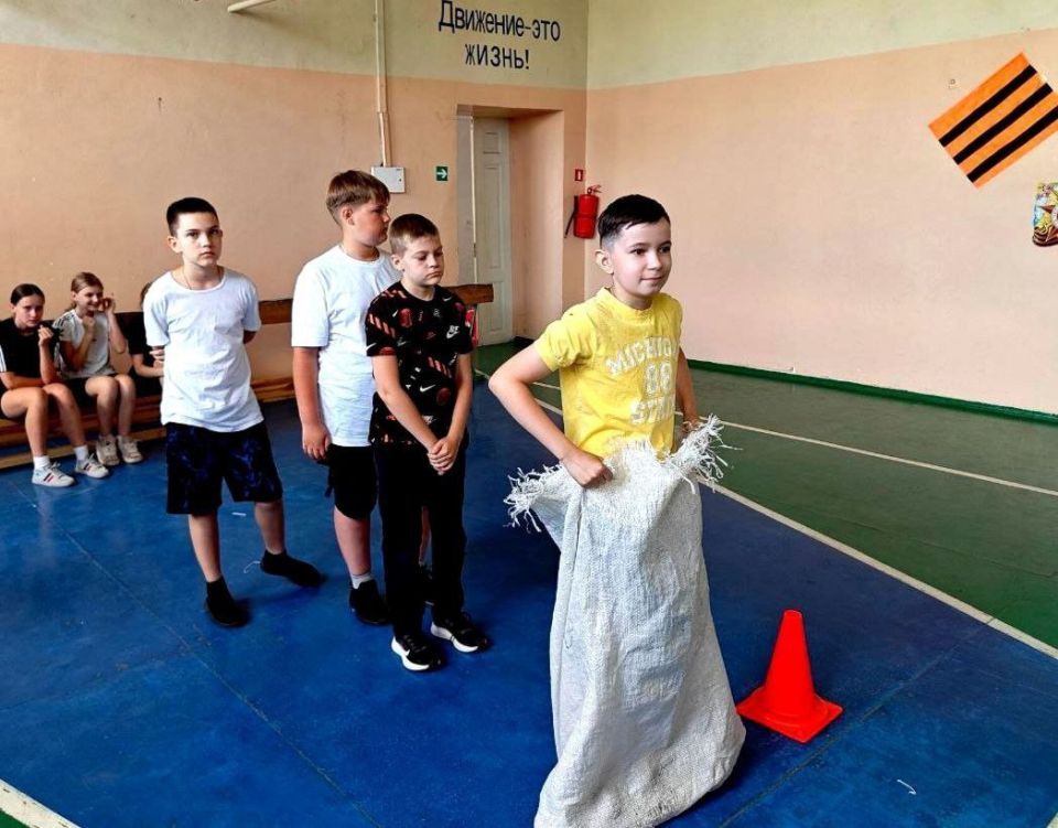 В Ждановке прошел военно-патриотический праздник «Эстафета памяти» В Ждановке прошел военно-патриотический праздник «Эстафета памяти»