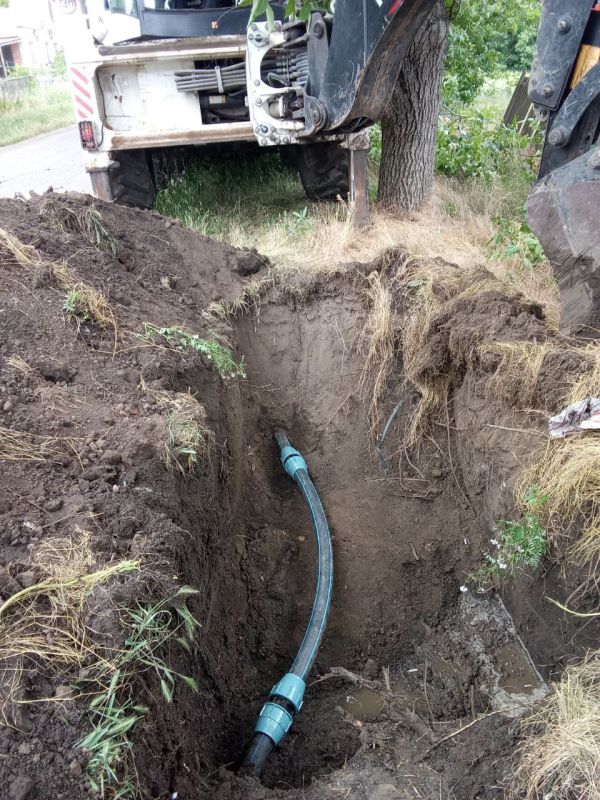 Работниками МУП "Восток-Комсервис" проведены ремонтные работы сети водоснабжения по ул. Чапаева, ул. Кирова и ул. Энгельса в пгт Володарское Работниками МУП "Восток-Комсервис" проведены ремонтные работы сети водоснабжения по ул. Чапаева, ул. Кирова и ул. Энгельса в пгт Володарское