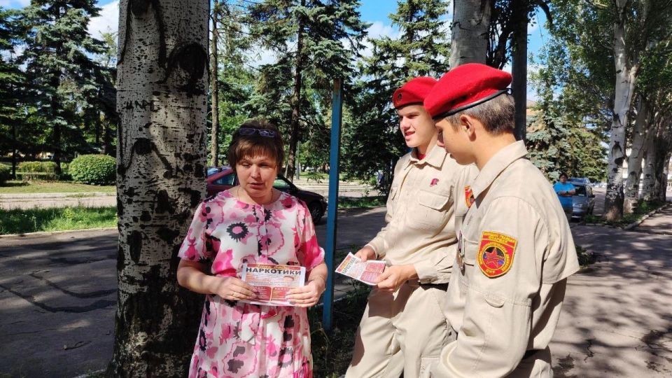 в Международный день борьбы со злоупотреблением наркотическими веществами и их незаконным оборотом, юнармейцы местного отделения городского округа Макеевка имени Героя СВО Линева А. М. провели масштабную акцию по... в Международный день борьбы со злоупотреблением наркотическими веществами и их незаконным оборотом, юнармейцы местного отделения городского округа Макеевка имени Героя СВО Линева А. М. провели масштабную акцию по...