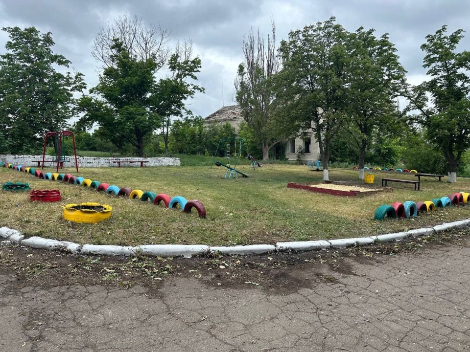 Выполняя поручение главы муниципального образования Волновахский МО Константина Зинченко, специалисты Службы Благоустройства «Комфорт» продолжают работу по покосу сорных и карантинных трав в соответствии с установленным... Выполняя поручение главы муниципального образования Волновахский МО Константина Зинченко, специалисты Службы Благоустройства «Комфорт» продолжают работу по покосу сорных и карантинных трав в соответствии с установленным...