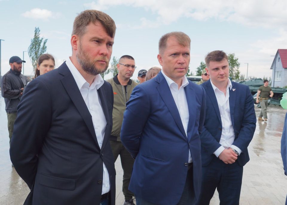 По окончании Пятого Всероссийского конкурса «Учимся выбирать» Избирательной комиссией ДНР для конкурсантов был организован комплекс историко-патриотических мероприятий, посвященных Году защитника Отечества По окончании Пятого Всероссийского конкурса «Учимся выбирать» Избирательной комиссией ДНР для конкурсантов был организован комплекс историко-патриотических мероприятий, посвященных Году защитника Отечества