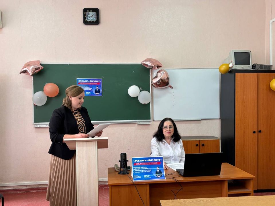 На кафедре журналистики 16 июня состоялось вручение Первой авторской премии для студентов-журналистов Донецкого государственного университета «Медиафронт» На кафедре журналистики 16 июня состоялось вручение Первой авторской премии для студентов-журналистов Донецкого государственного университета «Медиафронт»