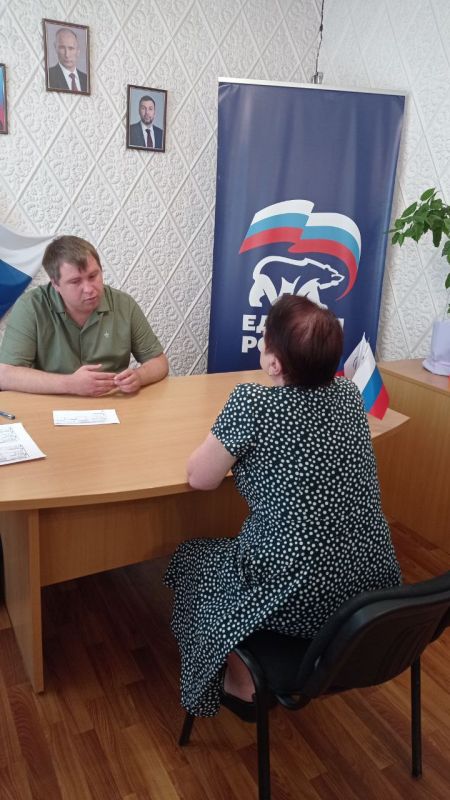 Сегодня, 27 июня, в рамках Всероссийского дня оказания бесплатной юридической помощи населению, в общественной приемной ВПП "Единая Россия" провел прием жителей адвокат Романченко Дмитрий Васильевич Сегодня, 27 июня, в рамках Всероссийского дня оказания бесплатной юридической помощи населению, в общественной приемной ВПП "Единая Россия" провел прием жителей адвокат Романченко Дмитрий Васильевич