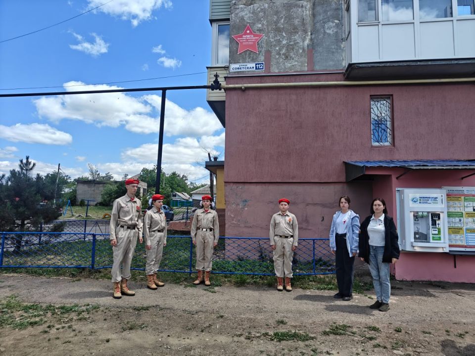 В Снежном установили памятную звезду В Снежном установили памятную звезду