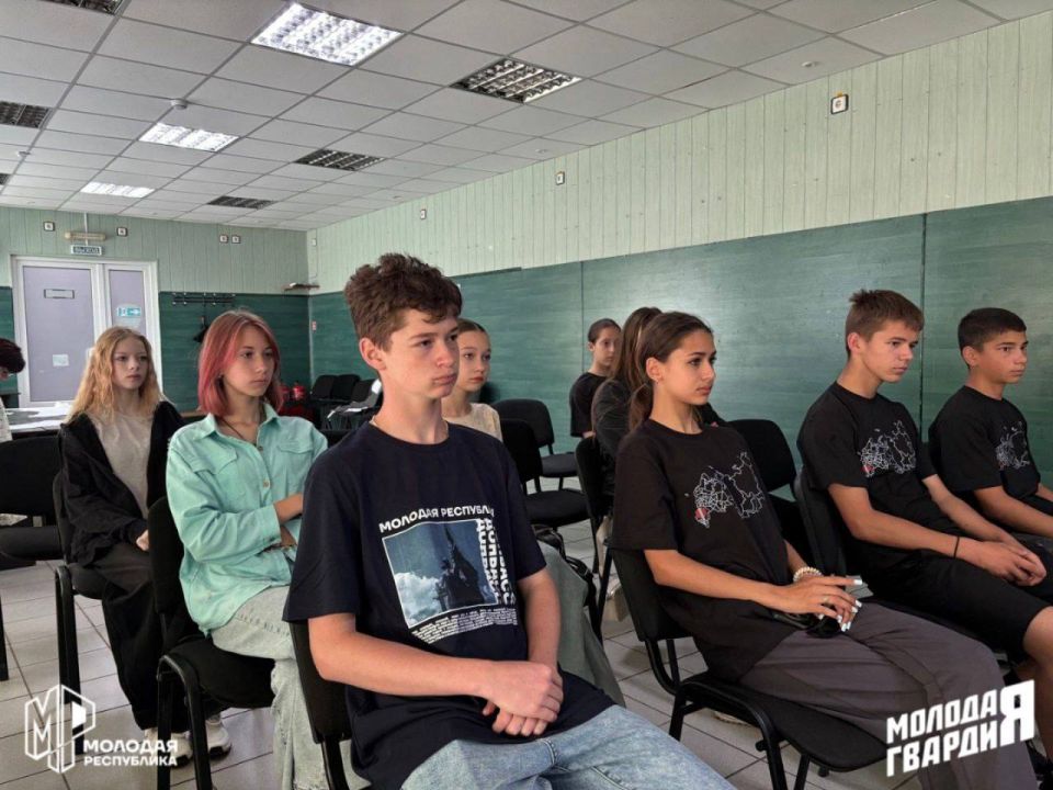 Молодёжь продолжает создавать будущее Молодёжь продолжает создавать будущее