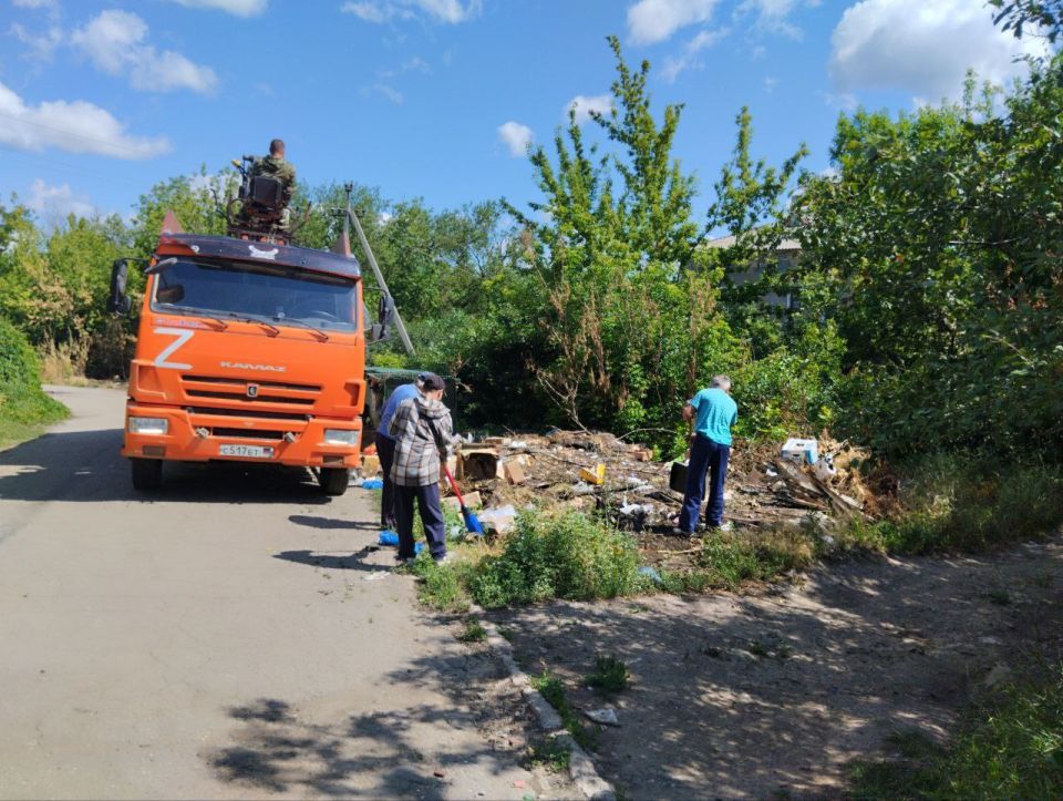В Кировском внутригородском районе продолжаются работы по санитарному содержанию территории В Кировском внутригородском районе продолжаются работы по санитарному содержанию территории