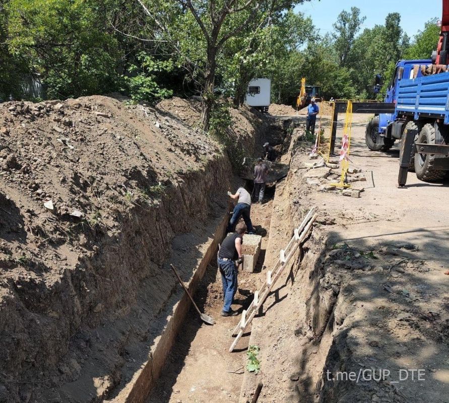 Роман Конев: ФИЛИАЛ «ГОРЛОВКАТЕПЛОСЕТЬ» ГУП ДНР «ДОНБАССТЕПЛОЭНЕРГО» Роман Конев: ФИЛИАЛ «ГОРЛОВКАТЕПЛОСЕТЬ» ГУП ДНР «ДОНБАССТЕПЛОЭНЕРГО»