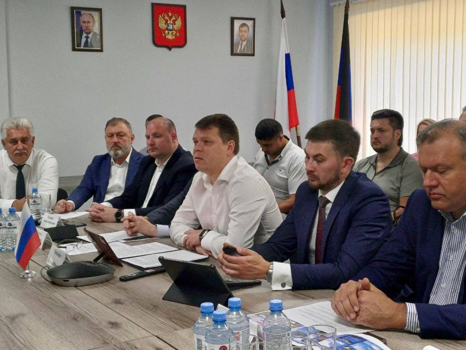В Мариуполе состоялся круглый стол «Туристический потенциал Приазовья» В Мариуполе состоялся круглый стол «Туристический потенциал Приазовья»