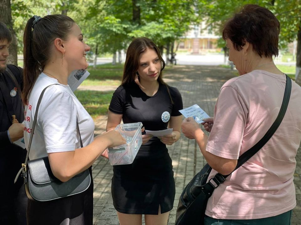 «ГосСтарт.Диалог». Начальник отдела по делам молодежи и спорта города Ясиноватая Стукало Яна Александровна встретилась с активистами местного отделения «Движения первых», чтобы рассказать о работе государственных служащих и... «ГосСтарт.Диалог». Начальник отдела по делам молодежи и спорта города Ясиноватая Стукало Яна Александровна встретилась с активистами местного отделения «Движения первых», чтобы рассказать о работе государственных служащих и...
