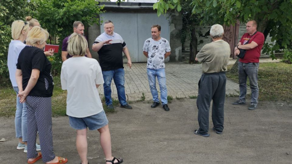 Иван Адамец: В Куйбышевском районе Донецка прошла встреча по обращению жителей на которой был затронут ряд коммунальных вопросов, в том числе отсутствия водоснабжения на улицах Грибоедова, Рентгеновская, Величкиной и др.... Иван Адамец: В Куйбышевском районе Донецка прошла встреча по обращению жителей на которой был затронут ряд коммунальных вопросов, в том числе отсутствия водоснабжения на улицах Грибоедова, Рентгеновская, Величкиной и др....