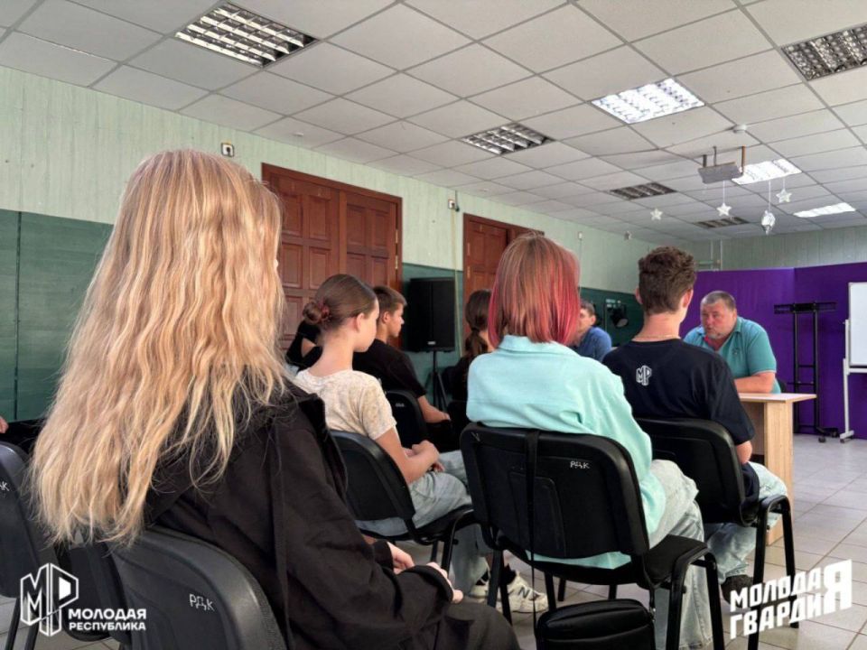 Молодёжь продолжает создавать будущее Молодёжь продолжает создавать будущее