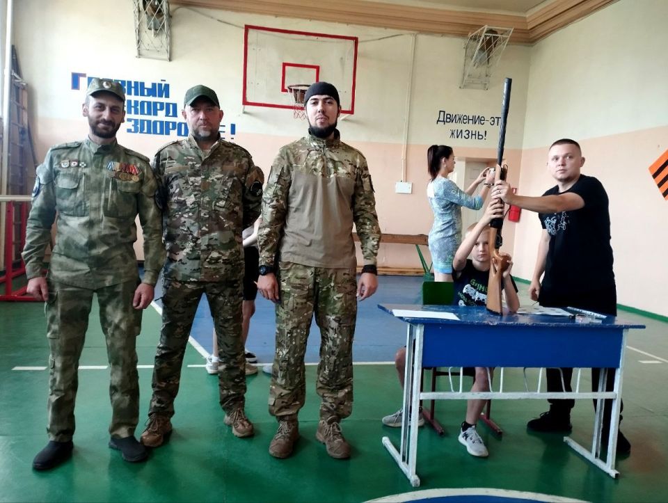 В Ждановке прошел военно-патриотический праздник «Эстафета памяти» В Ждановке прошел военно-патриотический праздник «Эстафета памяти»