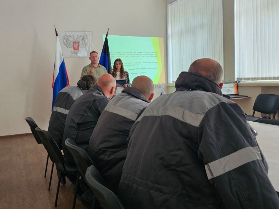 Татьяна Копылова: В Ворошиловском внутригородском районе города Донецка состоялась встреча с трудящимися-мигрантами, прибывшими в Российскую Федерацию в порядке не требующего получения визы, а также для граждан... Татьяна Копылова: В Ворошиловском внутригородском районе города Донецка состоялась встреча с трудящимися-мигрантами, прибывшими в Российскую Федерацию в порядке не требующего получения визы, а также для граждан...