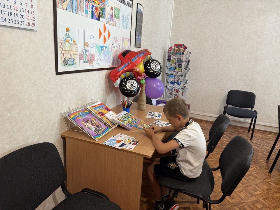 27 июня, в центре занятости Докучаевска, координатор проекта «Моя карьера с Единой Россией» Партии «Единая Россия», управляющий делами администрации городского округа Докучаевск Анна Будиль приняла участие во Всероссийской... 27 июня, в центре занятости Докучаевска, координатор проекта «Моя карьера с Единой Россией» Партии «Единая Россия», управляющий делами администрации городского округа Докучаевск Анна Будиль приняла участие во Всероссийской...