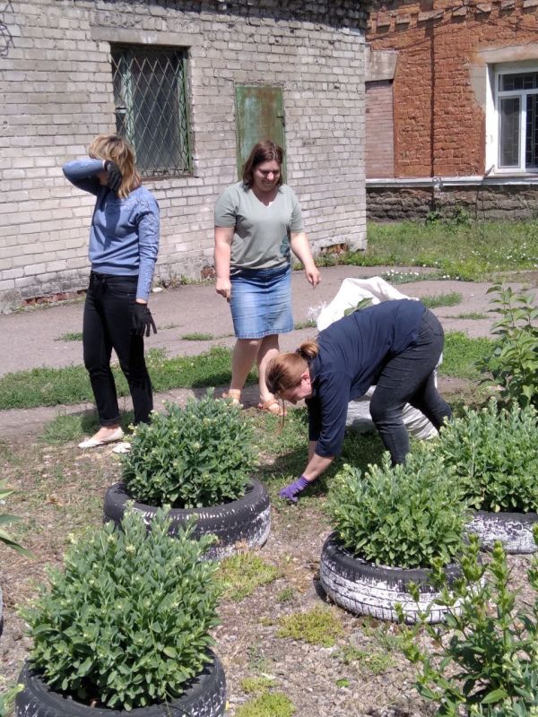 Специалисты структурных подразделений Отделения Социального фонда России по ДНР приняли участие в экологическом субботнике Специалисты структурных подразделений Отделения Социального фонда России по ДНР приняли участие в экологическом субботнике