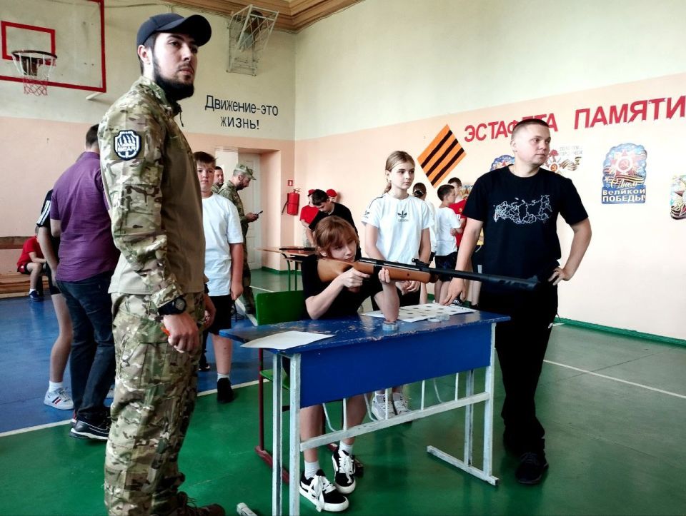 В Ждановке прошел военно-патриотический праздник «Эстафета памяти» В Ждановке прошел военно-патриотический праздник «Эстафета памяти»