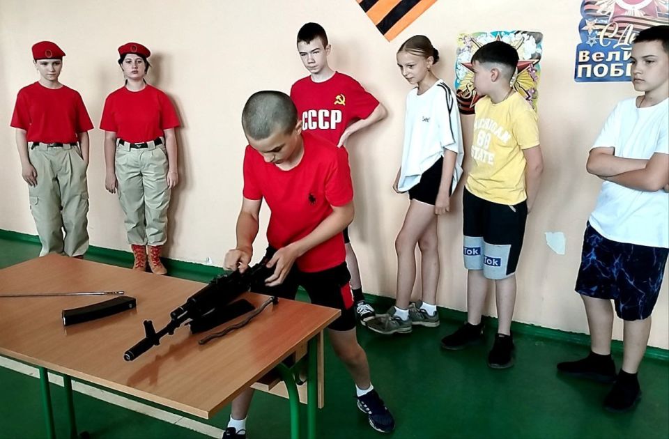 В Ждановке прошел военно-патриотический праздник «Эстафета памяти» В Ждановке прошел военно-патриотический праздник «Эстафета памяти»