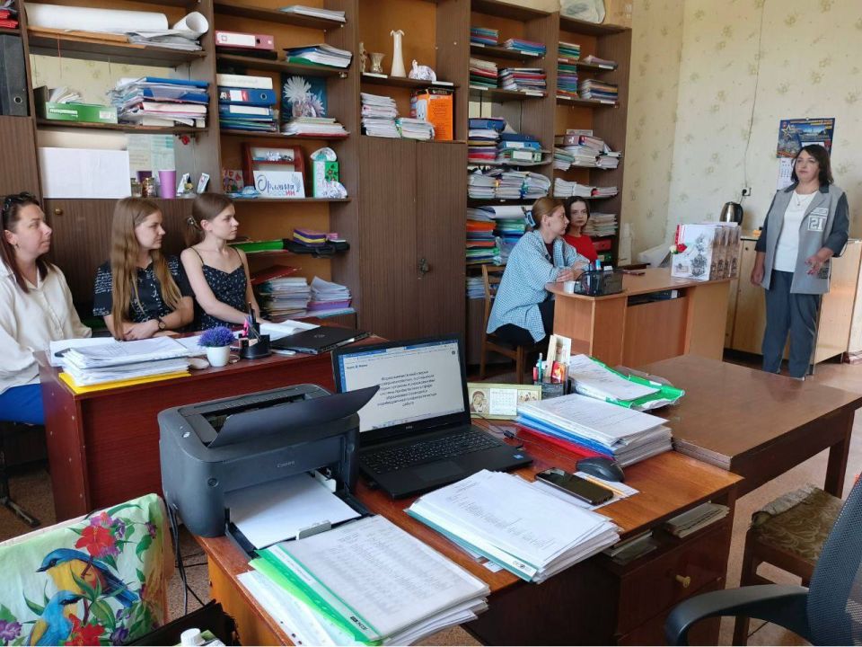 Встреча с коллективом. Заместитель главы администрации городского округа Иловайск Елена Кочетова провела встречу с трудовым коллективом ГБОУ "СШ №13" Встреча с коллективом. Заместитель главы администрации городского округа Иловайск Елена Кочетова провела встречу с трудовым коллективом ГБОУ "СШ №13"