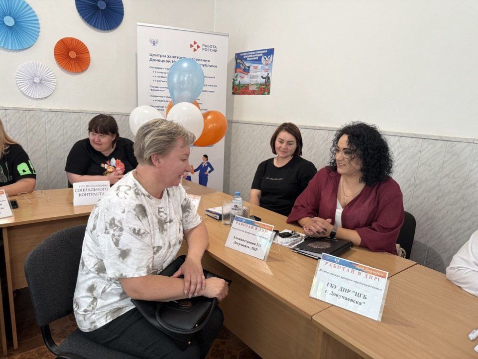 27 июня, в центре занятости Докучаевска, координатор проекта «Моя карьера с Единой Россией» Партии «Единая Россия», управляющий делами администрации городского округа Докучаевск Анна Будиль приняла участие во Всероссийской...