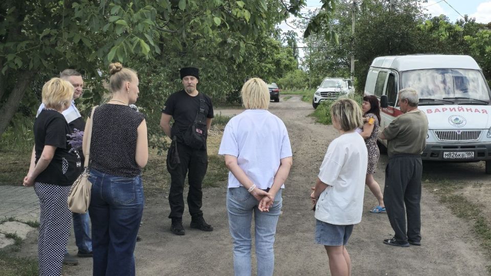 Иван Адамец: В Куйбышевском районе Донецка прошла встреча по обращению жителей на которой был затронут ряд коммунальных вопросов, в том числе отсутствия водоснабжения на улицах Грибоедова, Рентгеновская, Величкиной и др.... Иван Адамец: В Куйбышевском районе Донецка прошла встреча по обращению жителей на которой был затронут ряд коммунальных вопросов, в том числе отсутствия водоснабжения на улицах Грибоедова, Рентгеновская, Величкиной и др....