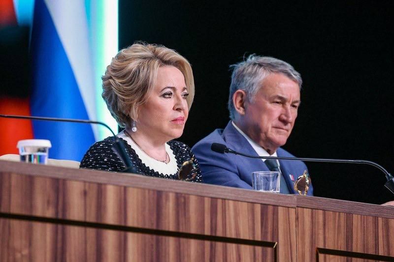 Александр Волошин: В Нижнем Новгороде сегодня завершает свою работу XII Форум регионов России и Беларуси Александр Волошин: В Нижнем Новгороде сегодня завершает свою работу XII Форум регионов России и Беларуси