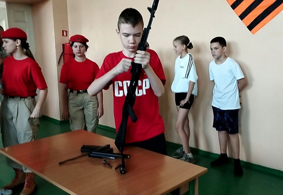 В Ждановке прошел военно-патриотический праздник «Эстафета памяти» В Ждановке прошел военно-патриотический праздник «Эстафета памяти»